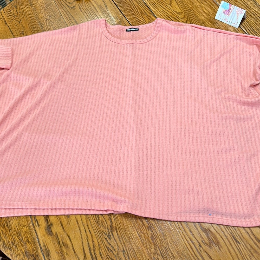 Heimish U.S.A. Peach color short sleeve top.  Size XXL. Great condition.